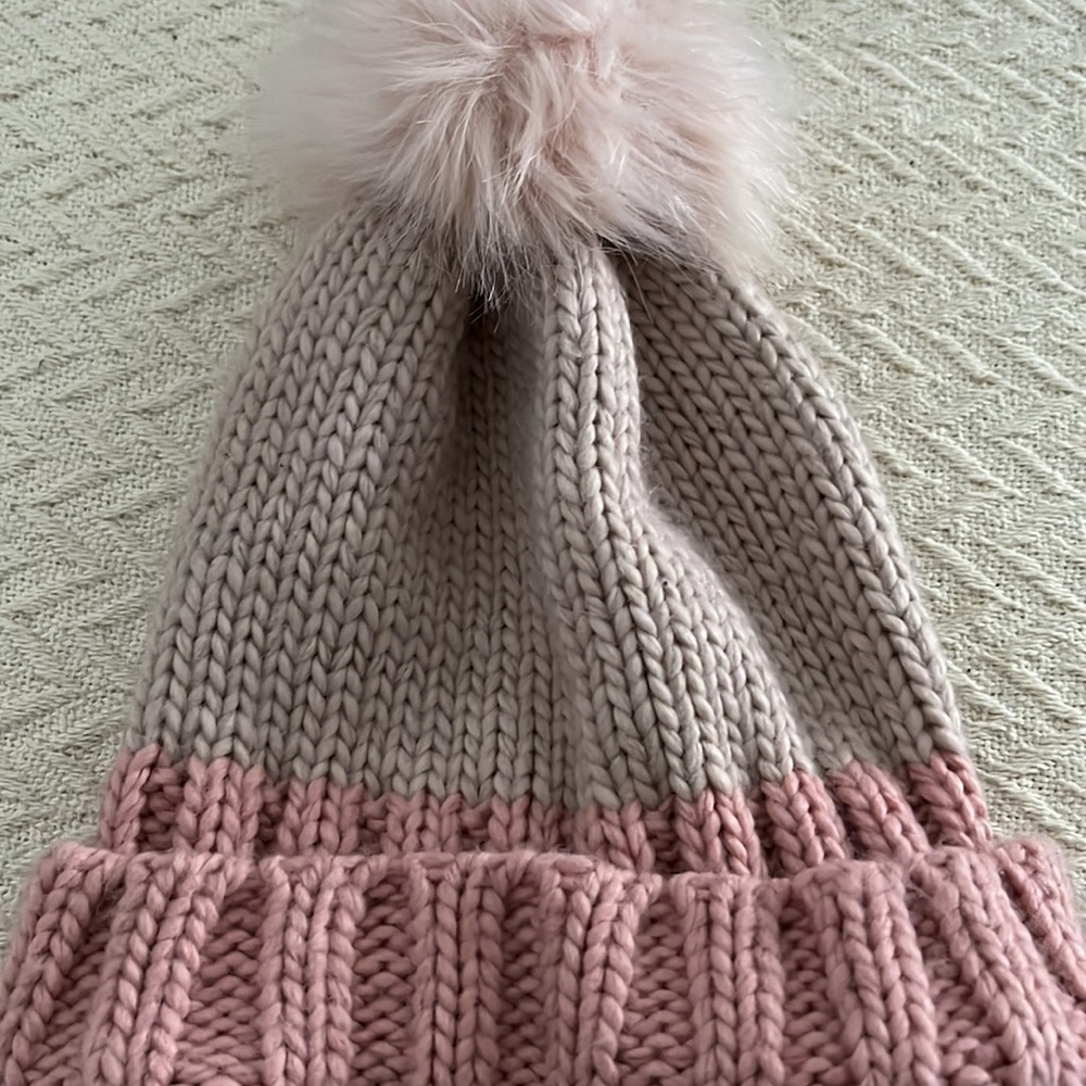 Chunky Knit ombré pink Hat with Fur Pom